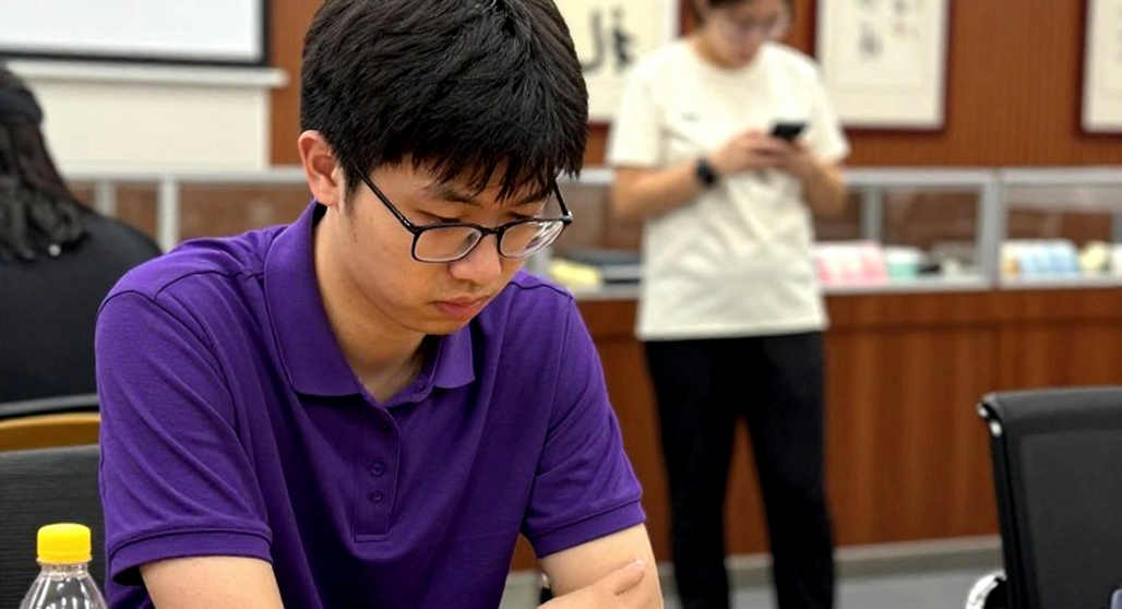 Woodward hạ Caruana và khoảng lặng của một thế hệ