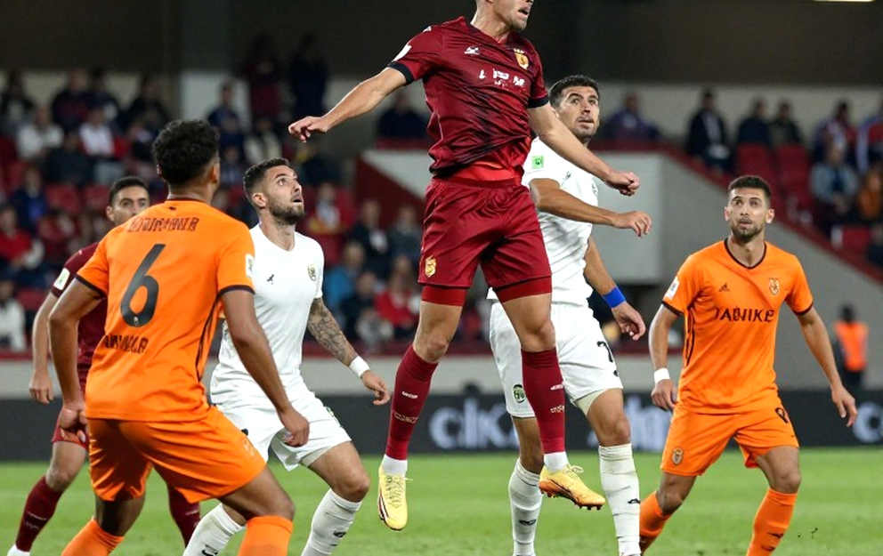 Zidane bắt đầu kỷ nguyên Pháp: ba trận, mười ngày, và một tờ biên bản còn trống Zidane bắt đầu kỷ nguyên Pháp: ba trận, mười ngày, và một tờ biên bản còn trống