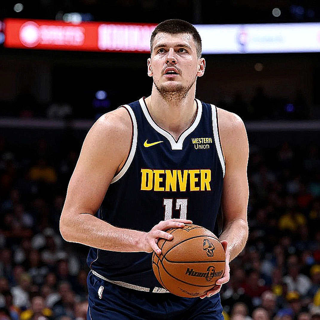Mike James chờ đến giờ bóng nảy, Panathinaikos mất bốn trụ cột: vòng 1 EuroLeague 2026-27 được định đoạt bằng bảng tin y tế