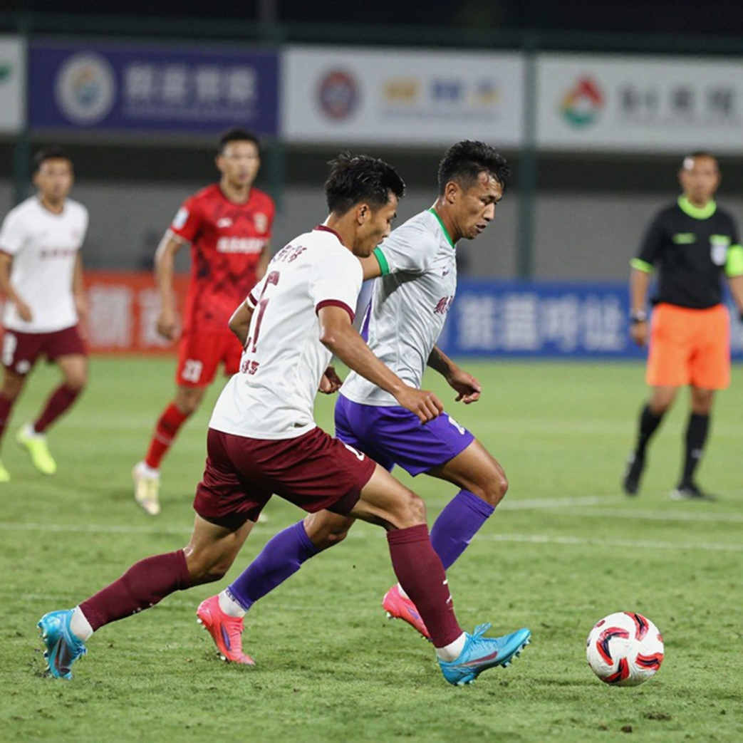Saka và đêm Wembley: Khi bóng đá Anh đặt một đứa trẻ vào tâm bão Saka và đêm Wembley: Khi bóng đá Anh đặt một đứa trẻ vào tâm bão