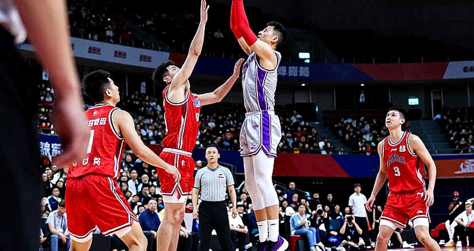 Real Madrid thua Dubai 77-78 trong đêm khai màn EuroLeague: bài toán bóng rổ nửa sân và chín giây không thành của Feliz