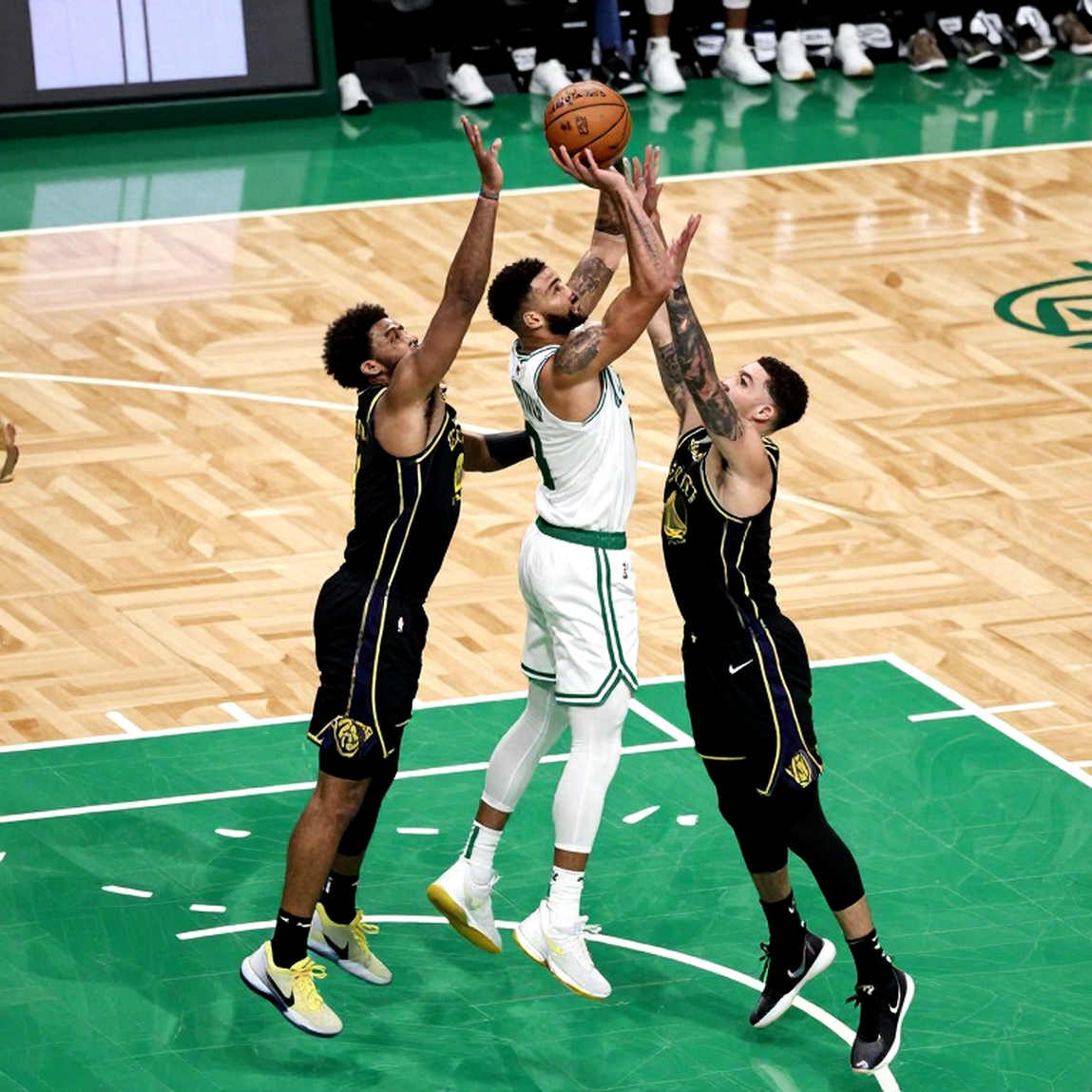 Stephen Curry và bản gia hạn 116 triệu USD: Giải mã cấu trúc hợp đồng và bài toán ba trụ cột vắng mặt của Warriors Stephen Curry và bản gia hạn 116 triệu USD: Giải mã cấu trúc hợp đồng và bài toán ba trụ cột vắng mặt của Warriors