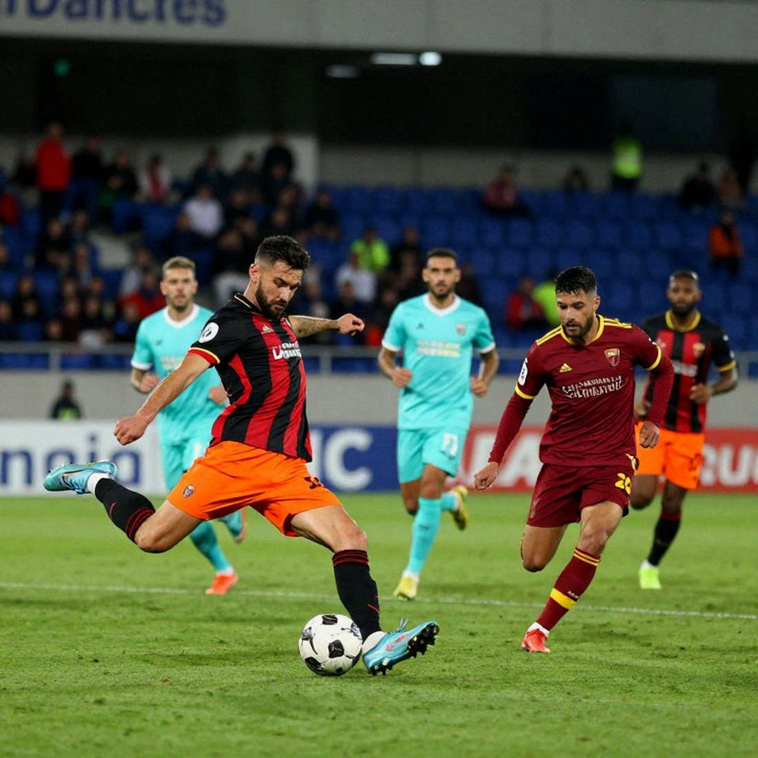 Bản hợp đồng tự do: Khoản phí không ai kiểm toán ở V-League