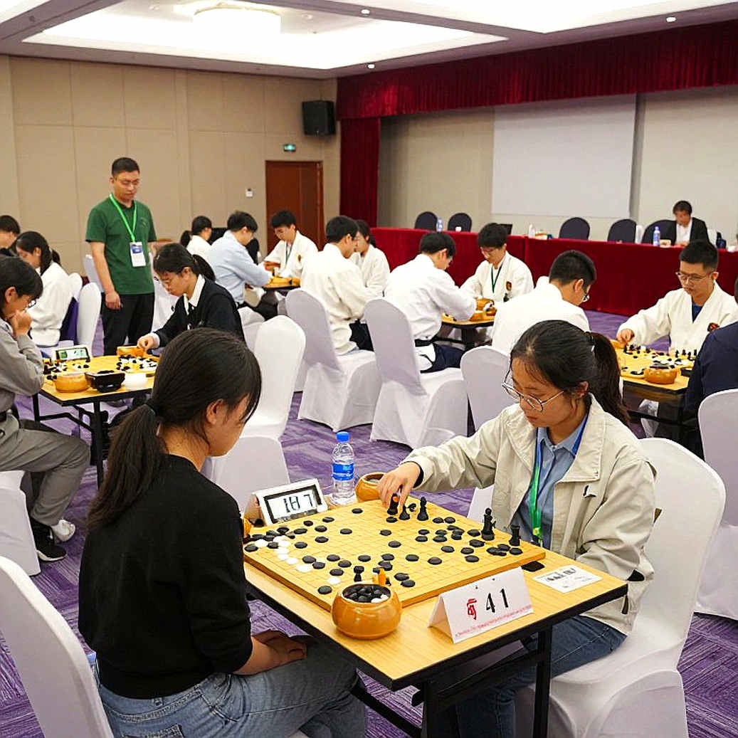 Nepomniachtchi gives Carlsen a scare before getting past Sindarov on time